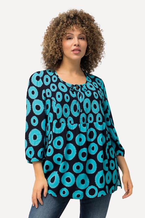 Blouse smockée à motif cercles. Col rond et manches 3/4. Coupe évasée