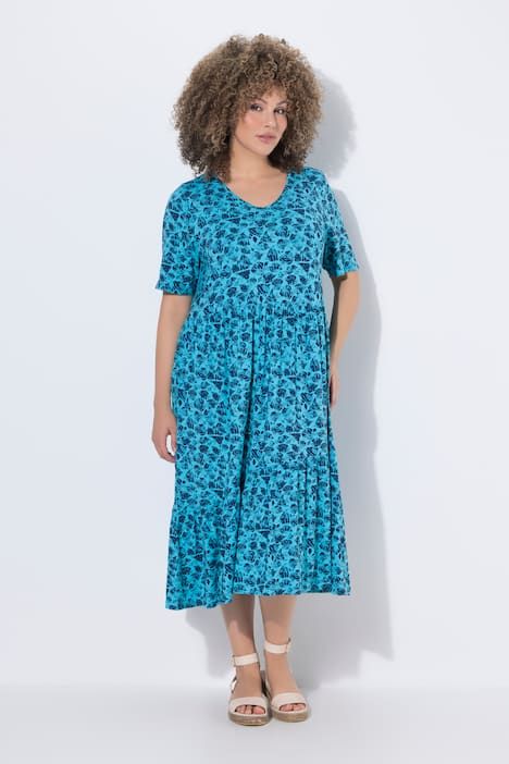 Robe en jersey. Coupe évasée avec volants. Décolleté V, manches courtes