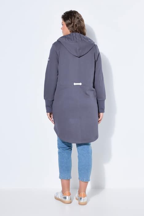 Veste à capuche en molleton. Coupe longue. Cordon de serrage dans la taille. Manches longues