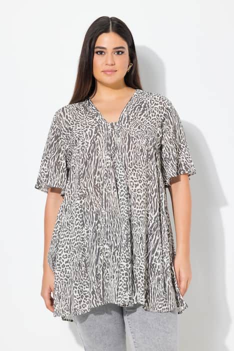 Blouse, motif animaux de la jungle. Décolleté carré et manches courtes. Coupe évasée