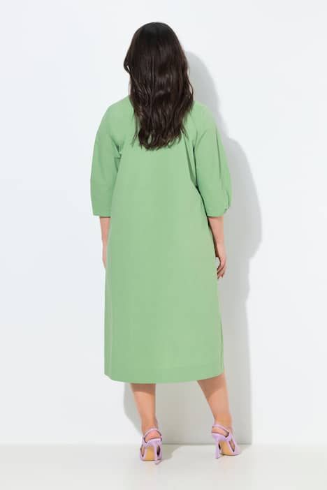 Robe Papertouch. Col montant, manches 3/4. Coupe évasée