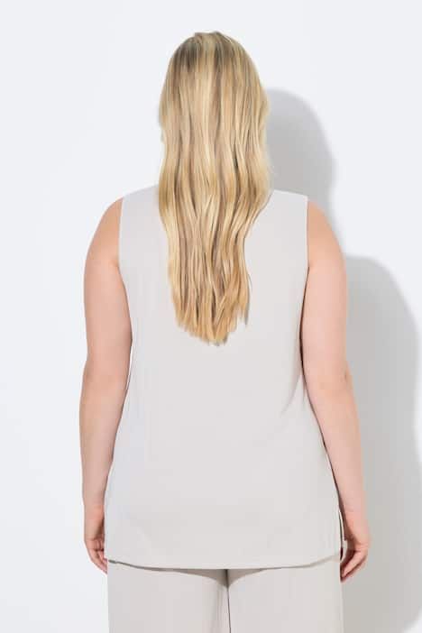 Débardeur côtelé. Décolleté carré. Bretelles larges. Coupe évasée