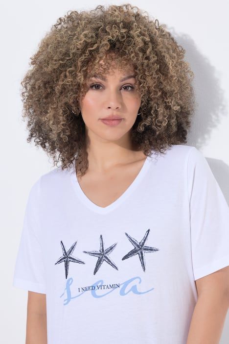 T-shirt, motif étoiles de mer. Encolure V et manches courtes. Coupe Classic