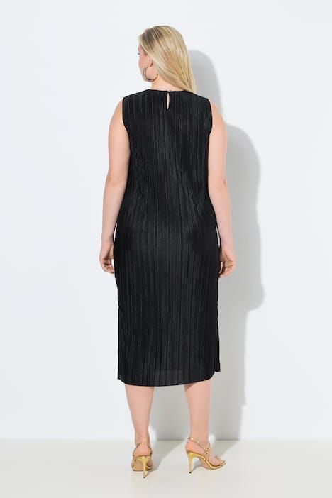 Robe midi plissée. Sans manches. Encolure ronde