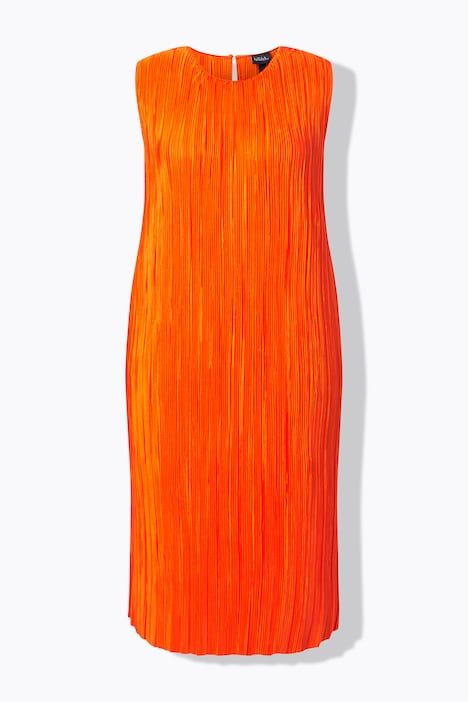 Robe midi plissée. Sans manches. Encolure ronde