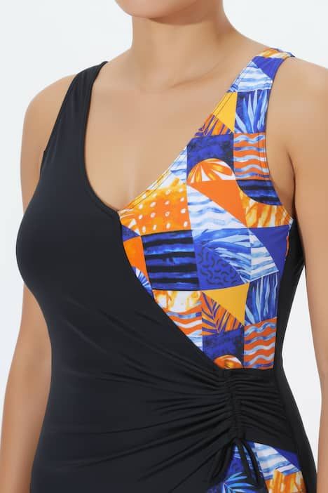 Maillot de bain avec bonnets souples, motif à carreaux et décolleté esprit cache-cœur, matière recyclée