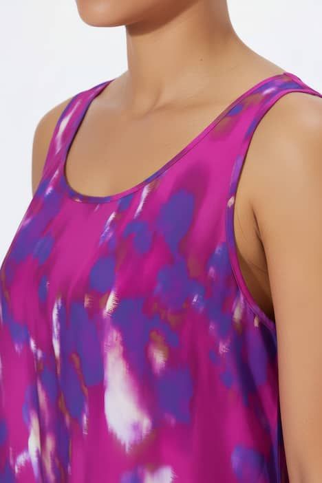 Robe midi sans manches, décolleté rond et motif à fleurs, coupe évasée