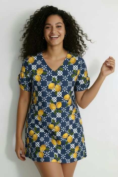 Robe de plage motif citrons, décolleté en V et manches courtes, coupe évasée