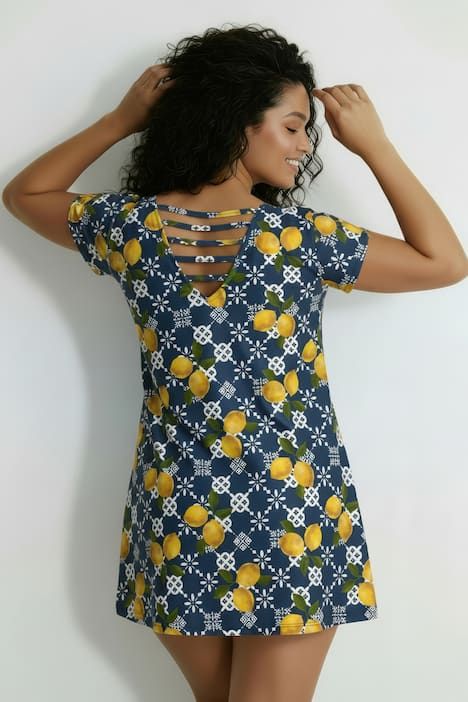 Robe de plage motif citrons, décolleté en V et manches courtes, coupe évasée