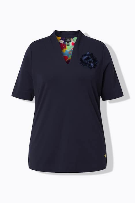 T-shirt à manches courtes, application, col calice avec encolure en V