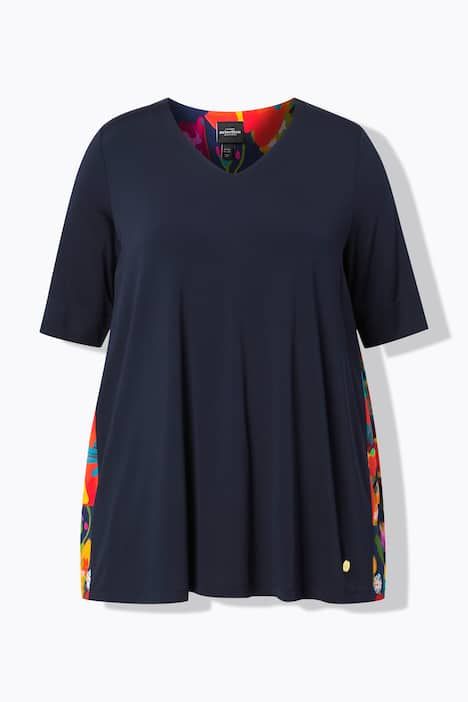 T-shirt au tombé fluide, plis godet, décolleté en V et manches courtes, coupe évasée