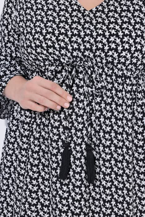 Robe midi coupe évasée, cordon de serrage sous tunnel, décolleté en V et manches 3/4