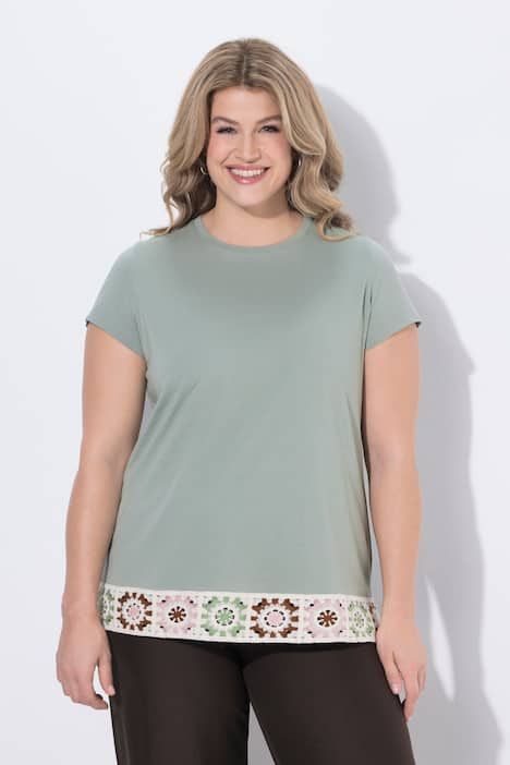 T-shirt en coton bio, bordure en crochet, décolleté rond et manches courtes