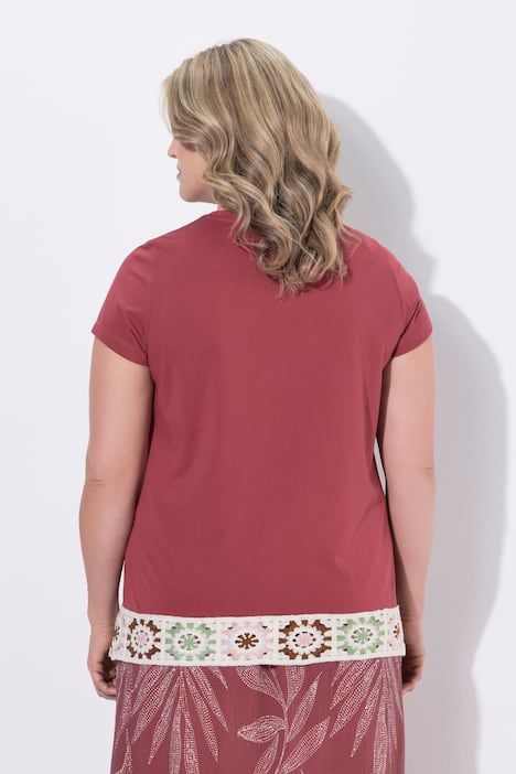 T-shirt en coton bio, bordure en crochet, décolleté rond et manches courtes