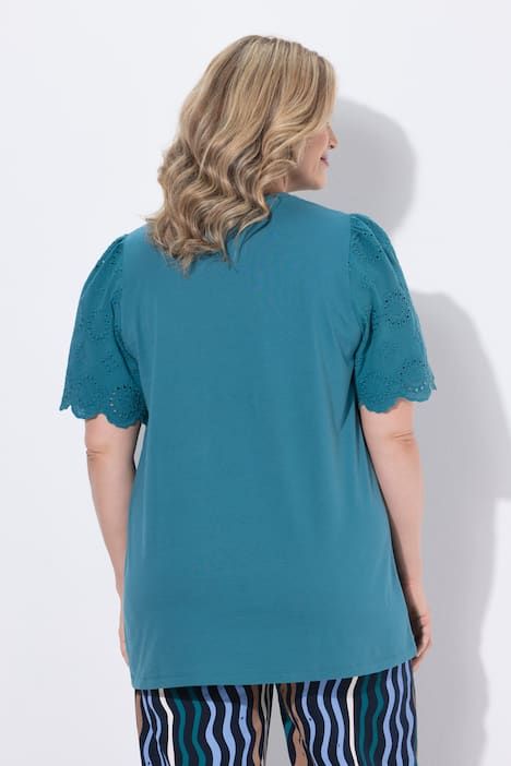 T-shirt en coton bio avec broderies, décolleté en V et manches courtes