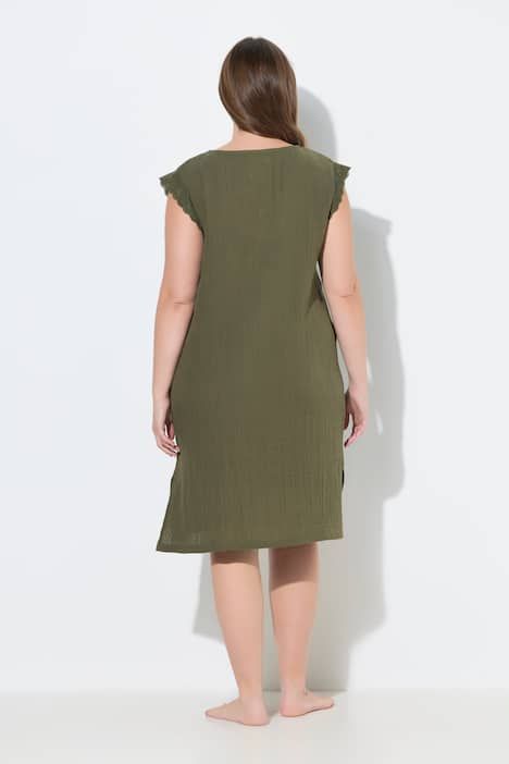 Chemise de nuit en mousseline, manches très courtes avec broderies, décolleté en V