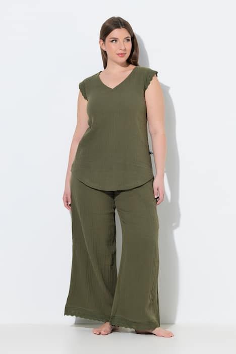 Pyjama en mousseline, 2 pièces, décolleté en V et manches très courtes avec broderies ajourées