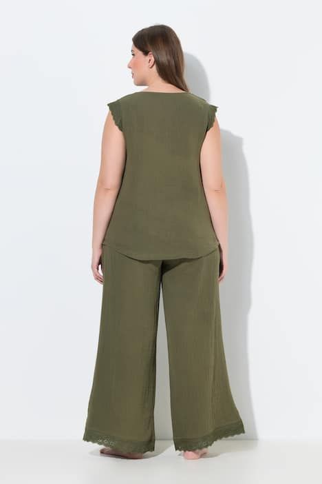 Pyjama en mousseline, 2 pièces, décolleté en V et manches très courtes avec broderies ajourées