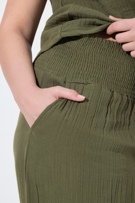 Pyjama en mousseline, 2 pièces, décolleté en V et manches très courtes avec broderies ajourées