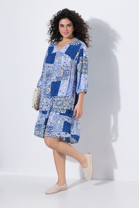 Robe coupe évasée, motif mosaïque, décolleté en V et manches 3/4