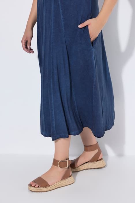 Robe midi sans manches, bandes fantaisie et plis godets, décolleté en V
