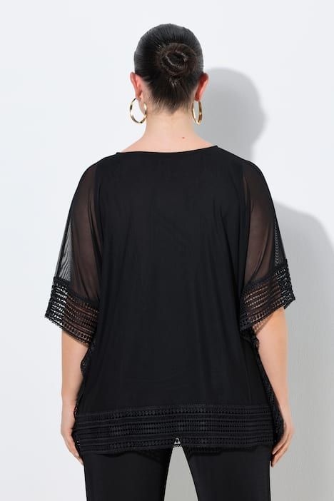 Chemisier oversize en tulle, bordures en dentelle, décolleté en V et manches 3/4