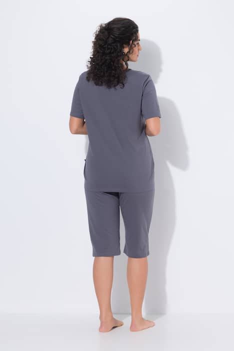 Pyjama avec poche poitrine en satin, décolleté en V et manches courtes