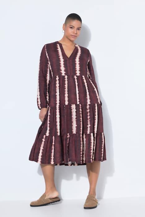 Robe maxi avec volants, décolleté en V et motif batik