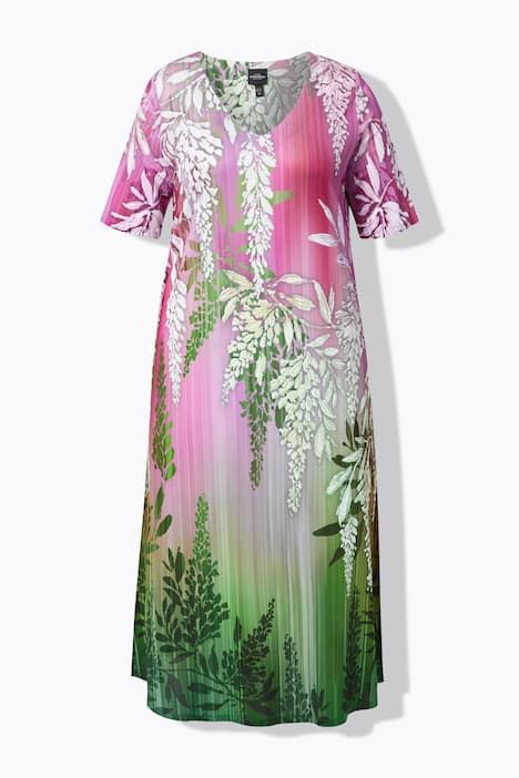 Robe en piqué au tombé fluide, décolleté en V et manches courtes, coupe évasée