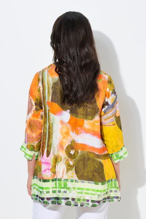 Blouse en satin, bordures contrastantes, col calice et manches 3/4, coupe évasée