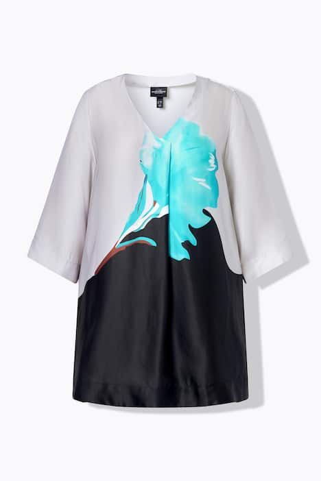 Blouse en satin motif floral, décolleté en V et manches 3/4, coupe évasée