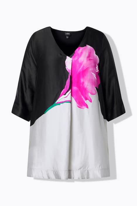 Blouse en satin motif floral, décolleté en V et manches 3/4, coupe évasée