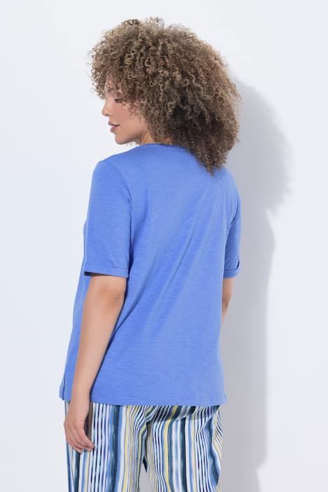 T-shirt avec petits strass fantaisie, décolleté rond et manches courtes, coupe Classic Fit