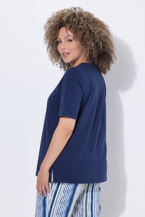 T-shirt avec petits strass fantaisie, décolleté rond et manches courtes, coupe Classic Fit