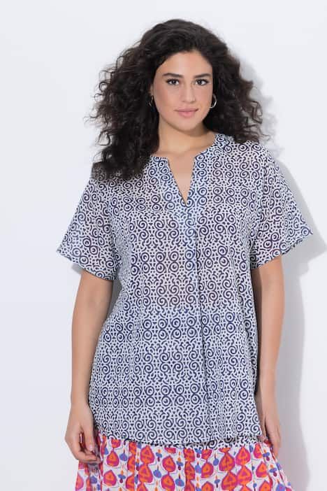 Chemisier imprimé, col très légèrement montant et manches longues, pli fantaisie