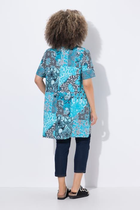 T-shirt avec jeu de motifs, manches courtes et col tunisien, coupe évasée