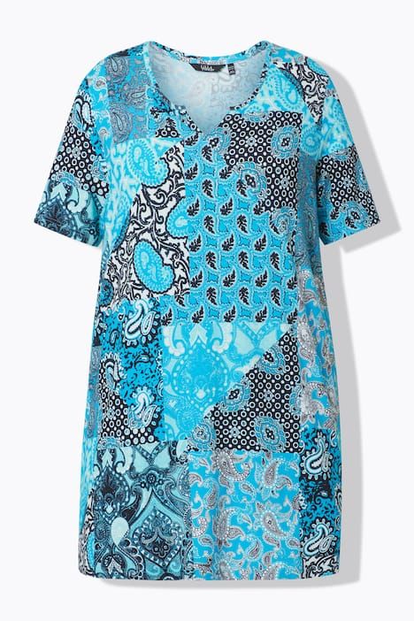 T-shirt avec jeu de motifs, manches courtes et col tunisien, coupe évasée