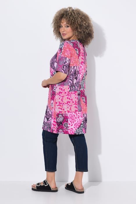 T-shirt avec jeu de motifs, manches courtes et col tunisien, coupe évasée