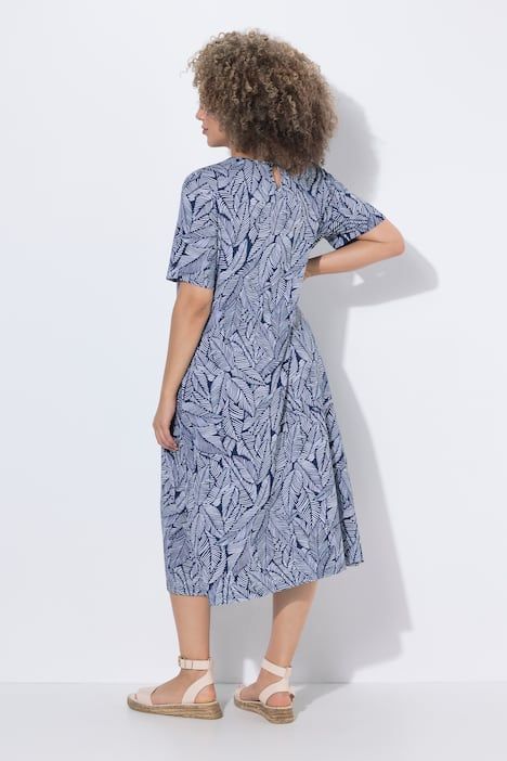 Robe en jersey motif feuilles, décolleté rond et manches courtes, coupe évasée