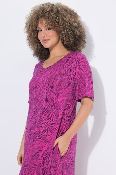 Robe en jersey motif feuilles, décolleté rond et manches courtes, coupe évasée