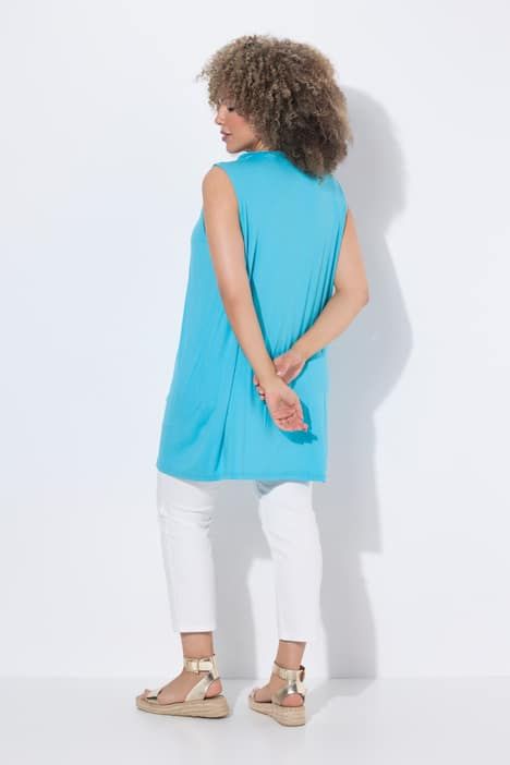 Top long sans manches, décolleté en V avec passepoils et col légèrement montant