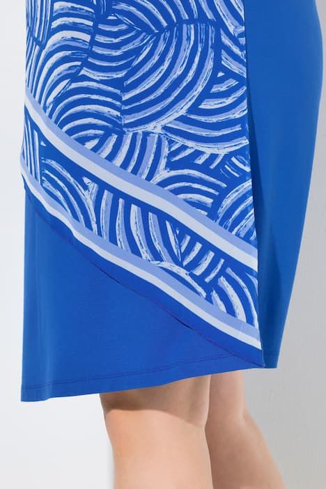 Robe en jersey oversize, avec voile en mousseline, décolleté en V et manches courtes