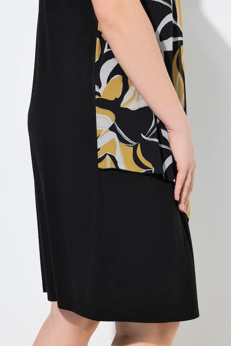 Robe en jersey oversize, avec voile en mousseline, décolleté en V et manches courtes