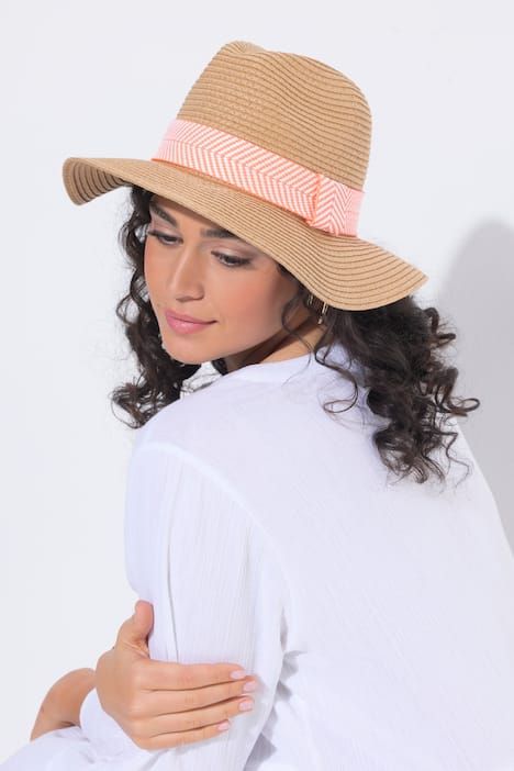 Chapeau en paille, large bord et bande motif chevrons