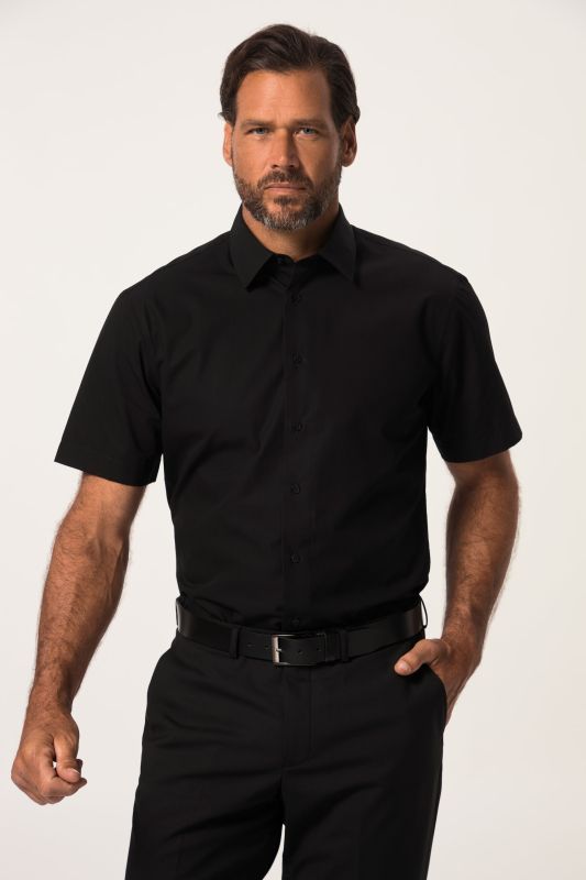 Manches courtes. Collection Business, tissu infroissable. Coupe Modern Fit.