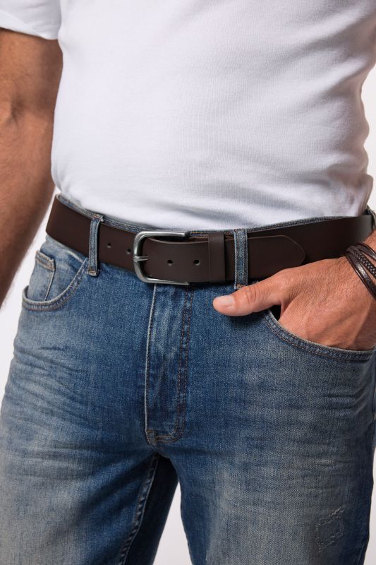 Ceinture, imitation cuir. Boucle en métal. Largeur 4 cm. Longueur jusqu'à 170 cm