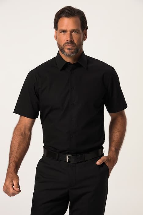 Manches courtes. Collection Business, tissu infroissable. Coupe Modern Fit.