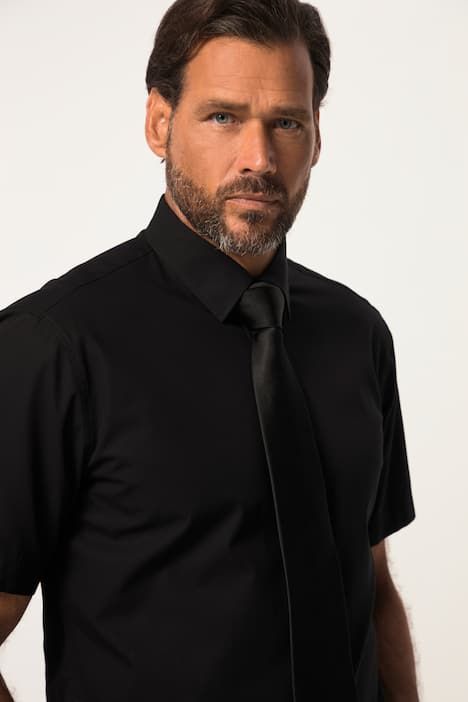 Manches courtes. Collection Business, tissu infroissable. Coupe Modern Fit.