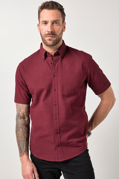 Chemise en seersucker à rayures. Manches courtes et col à pointes boutonnées - coupe Modern Fit