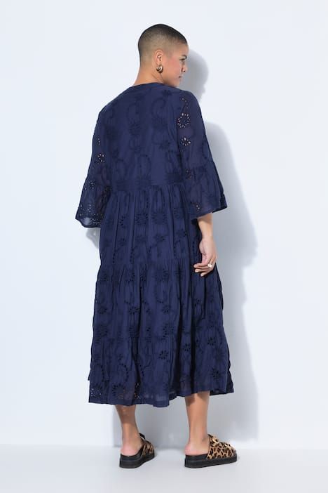 Robe maxi à volants. Manches 3/4 et broderie ajourée